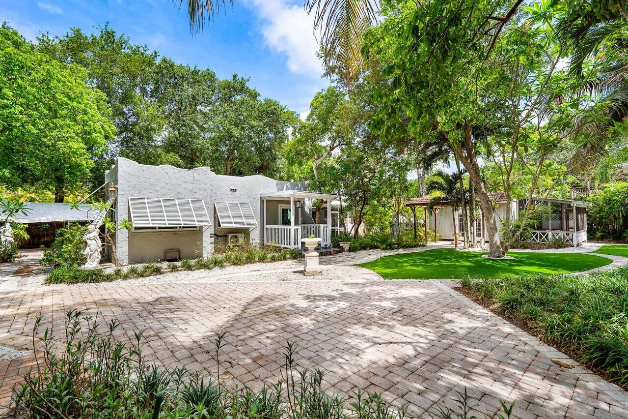Property Photo:  1425 SW 8th Court  FL 33312 