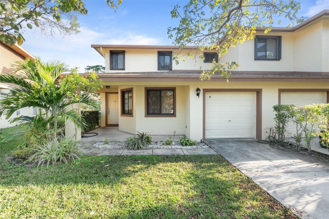 Property Photo:  6094 Live Oak Court B  FL 33319 