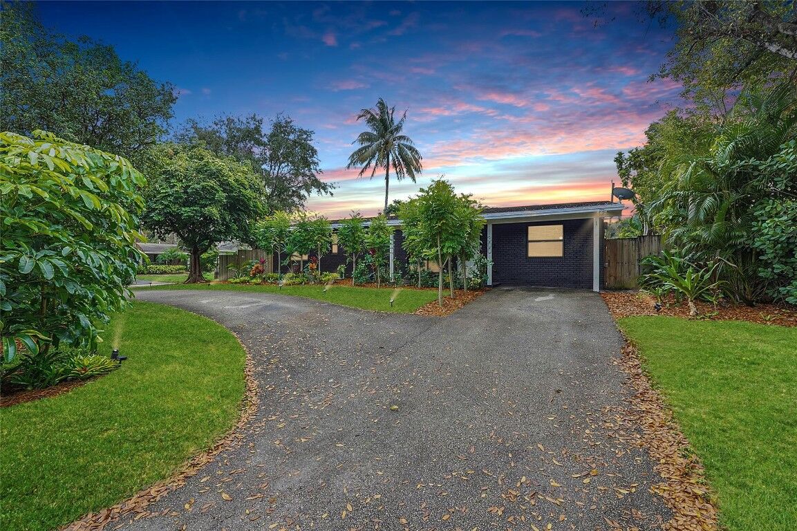 Property Photo:  300 NW 28th Street  FL 33311 