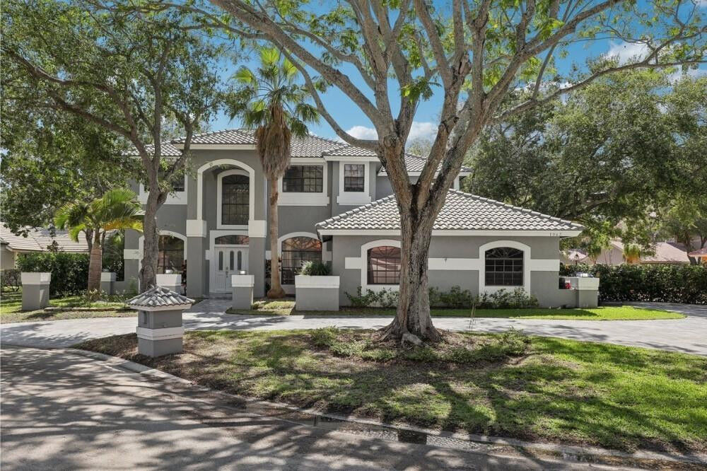 Property Photo: 1943 Hartford Way FL 33071