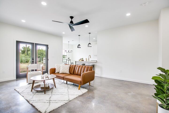 Property Photo:  21 W 20th St  TX 76903 