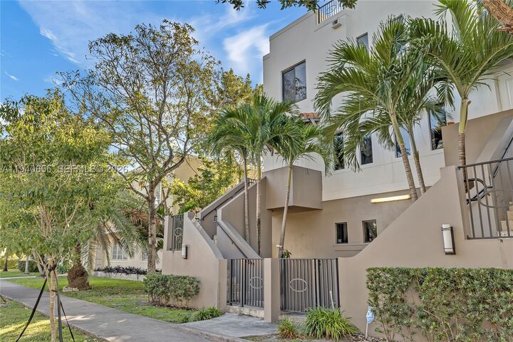 Property Photo:  1405 Galiano St 4  FL 33134 