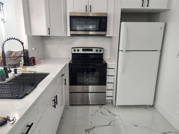 Property Photo: 5001 NW 34th St 305 FL 33319