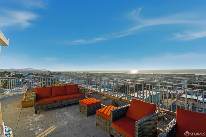 Property Photo:  3945 Judah Street 202  CA 94122 