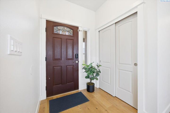 Property Photo:  2325 Famville Ct.  WA 99301 