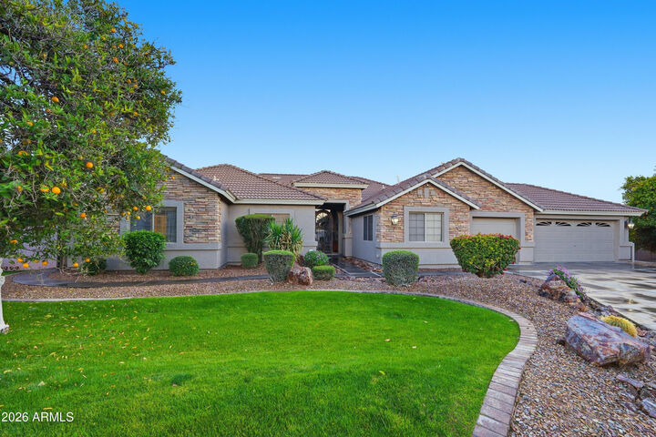 Property Photo: 4335 E Fox Circle AZ 85205