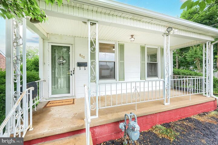 Property Photo:  806 Pacific Avenue  PA 17404 