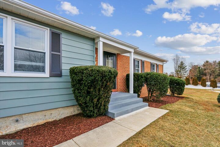 Property Photo:  7 Cedar Bluff Court  MD 21228 