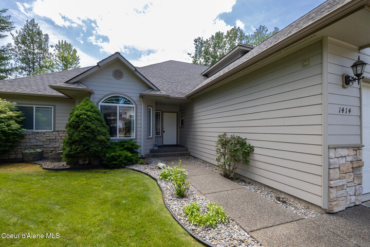 Property Photo:  1414 E Westdale Dr  ID 83835 