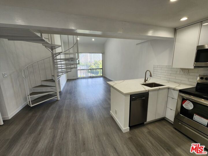 Property Photo: 1440 Veteran Ave CA 90024