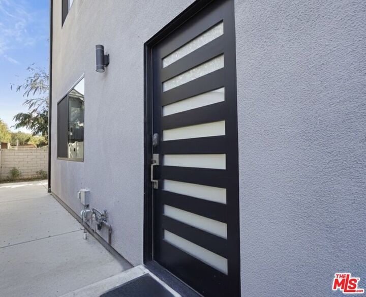 Property Photo:  5149 Fulton Ave  CA 91423 
