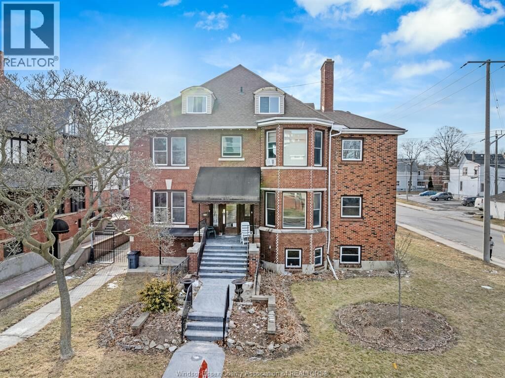 Property Photo:  801 Victoria Avenue  ON N9A 4N5 