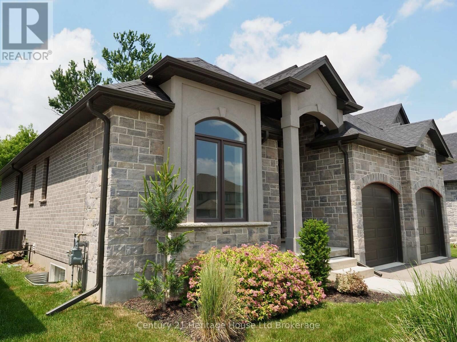 Property Photo:  114 Beech Boulevard  ON N4G 5S1 