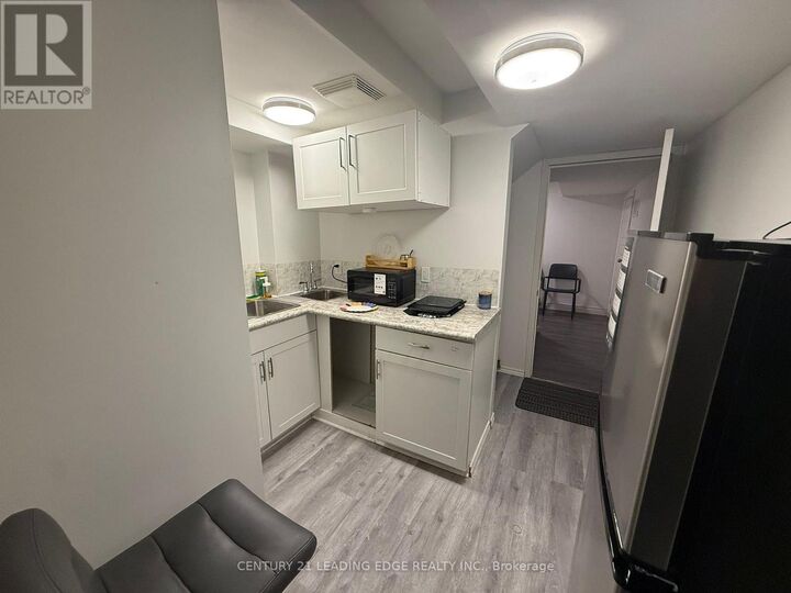 Property Photo:  47 Kirkland Place Lower  ON L1P 1X3 