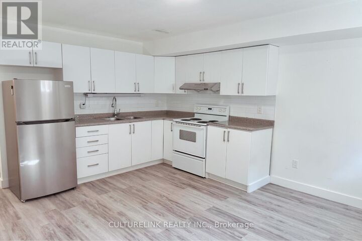 Property Photo:  918 St Clarens Avenue Lower  ON M6H 3X6 