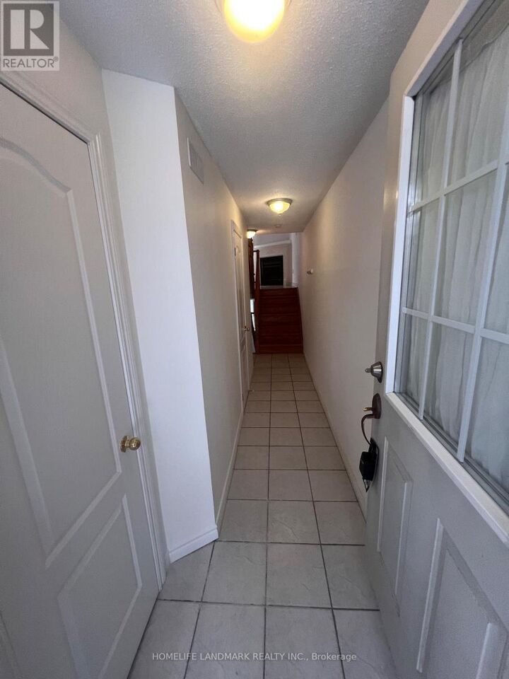 Property Photo:  31 Rodeo Court  ON M2M 4M3 