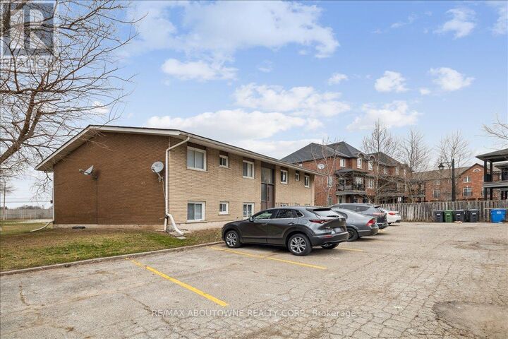Property Photo:  2350 Queensway Drive 3  ON L7R 3T3 