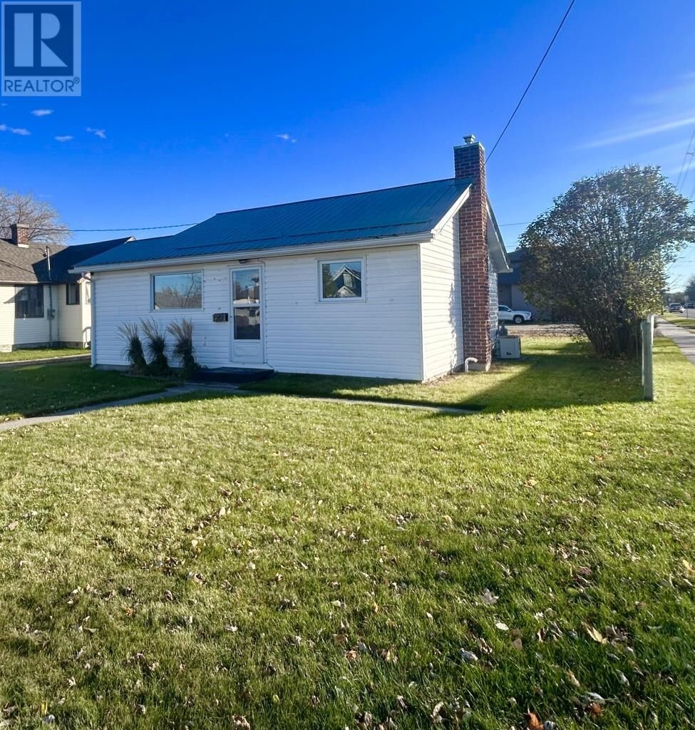 Property Photo: 1201 Second St E. ON P9A 1P5