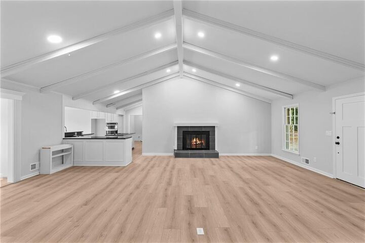 Property Photo: 1180 Lakeshore Circle GA 30501