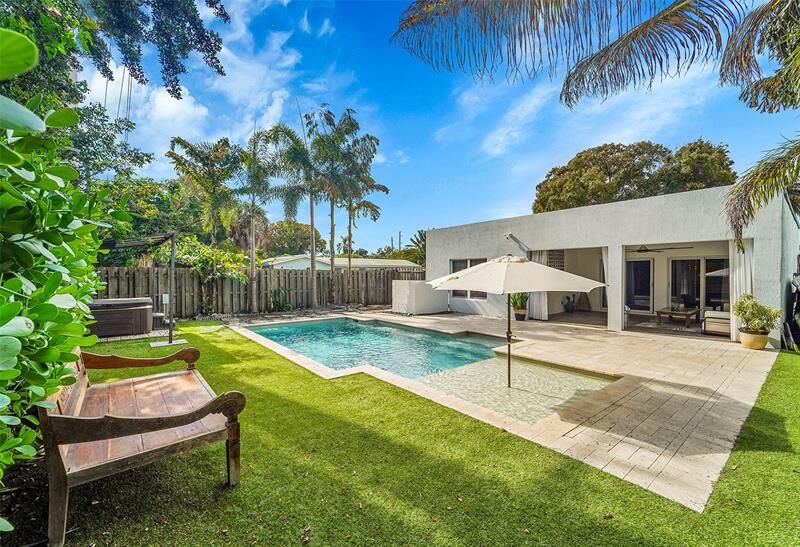 Property Photo:  1224 NE 12th Av  FL 33304 