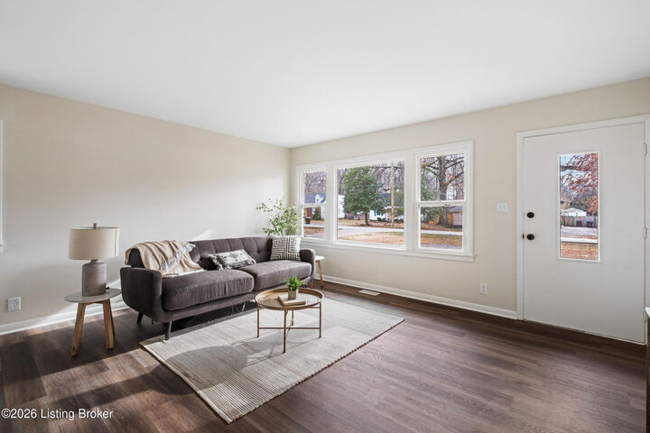 Property Photo: 2721 Klondike Ln KY 40218