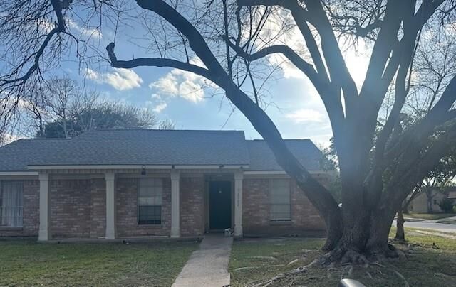 Property Photo:  2102 Round Lake Drive  TX 77077 