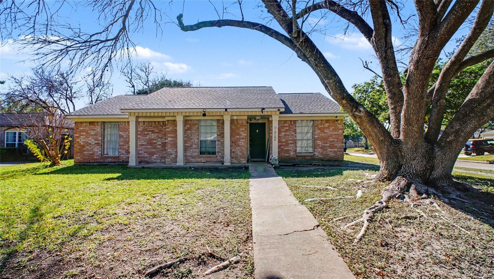 Property Photo:  2102 Round Lake Drive  TX 77077 