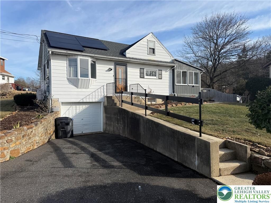 Property Photo: 1216 Garden Avenue PA 18103