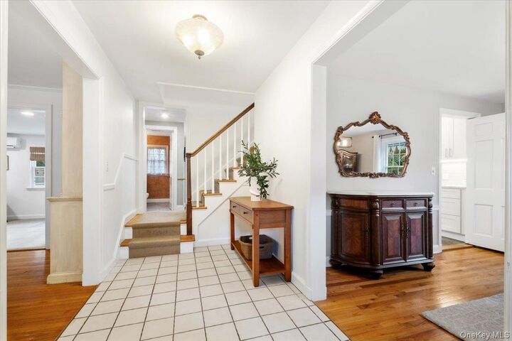 Property Photo:  12 Stoneleigh Close  NY 10583 