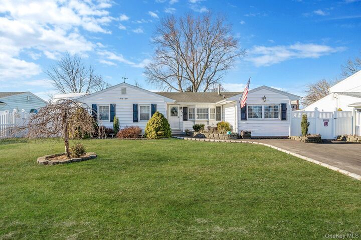 Property Photo:  28 Pamela Lane  NY 11784 