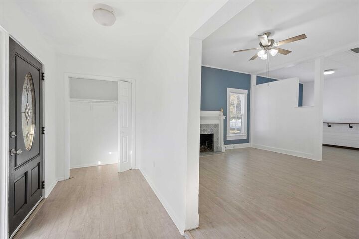 Property Photo:  404 W Tever Street  FL 33563 