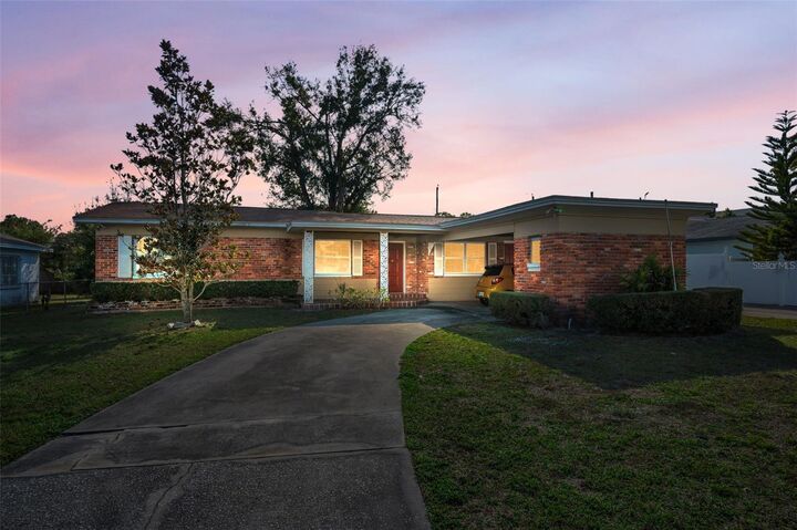 Property Photo:  2122 W Erna Drive  FL 33603 