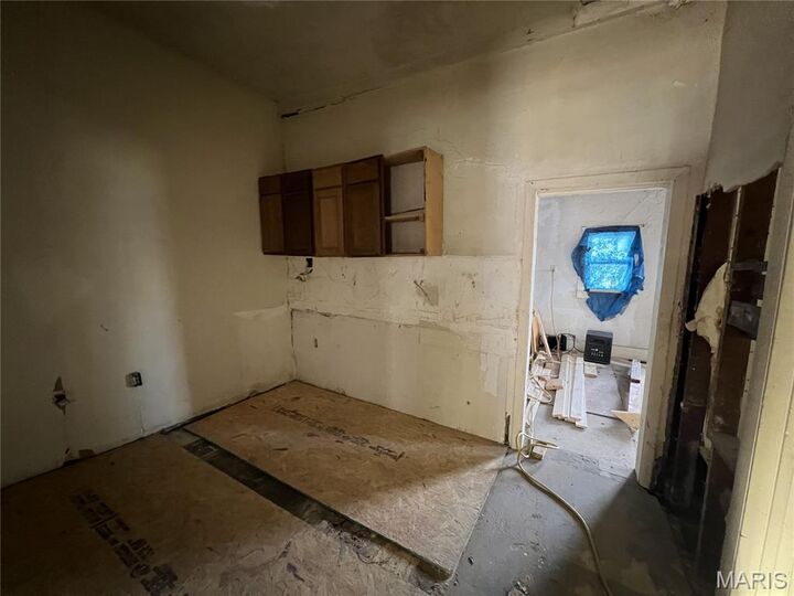 Property Photo:  32 N Ellis Street  MO 63701 