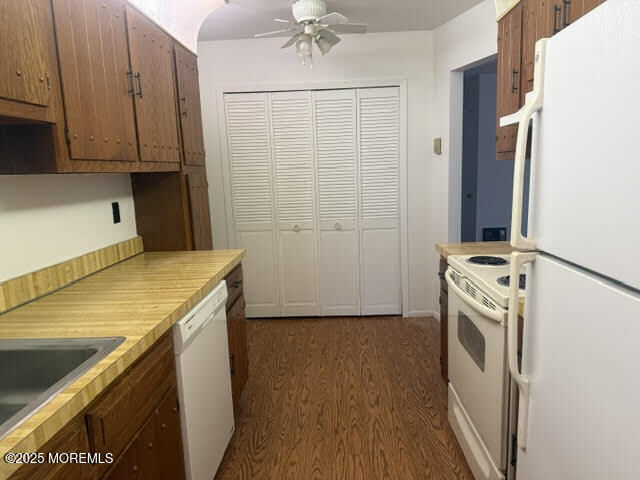 Property Photo:  166 Cross Slope Court H  NJ 07726 