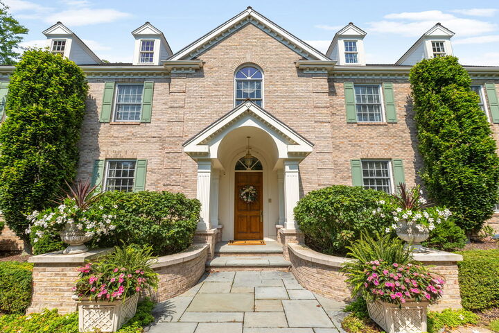 Property Photo:  340 E Westleigh Road  IL 60045 