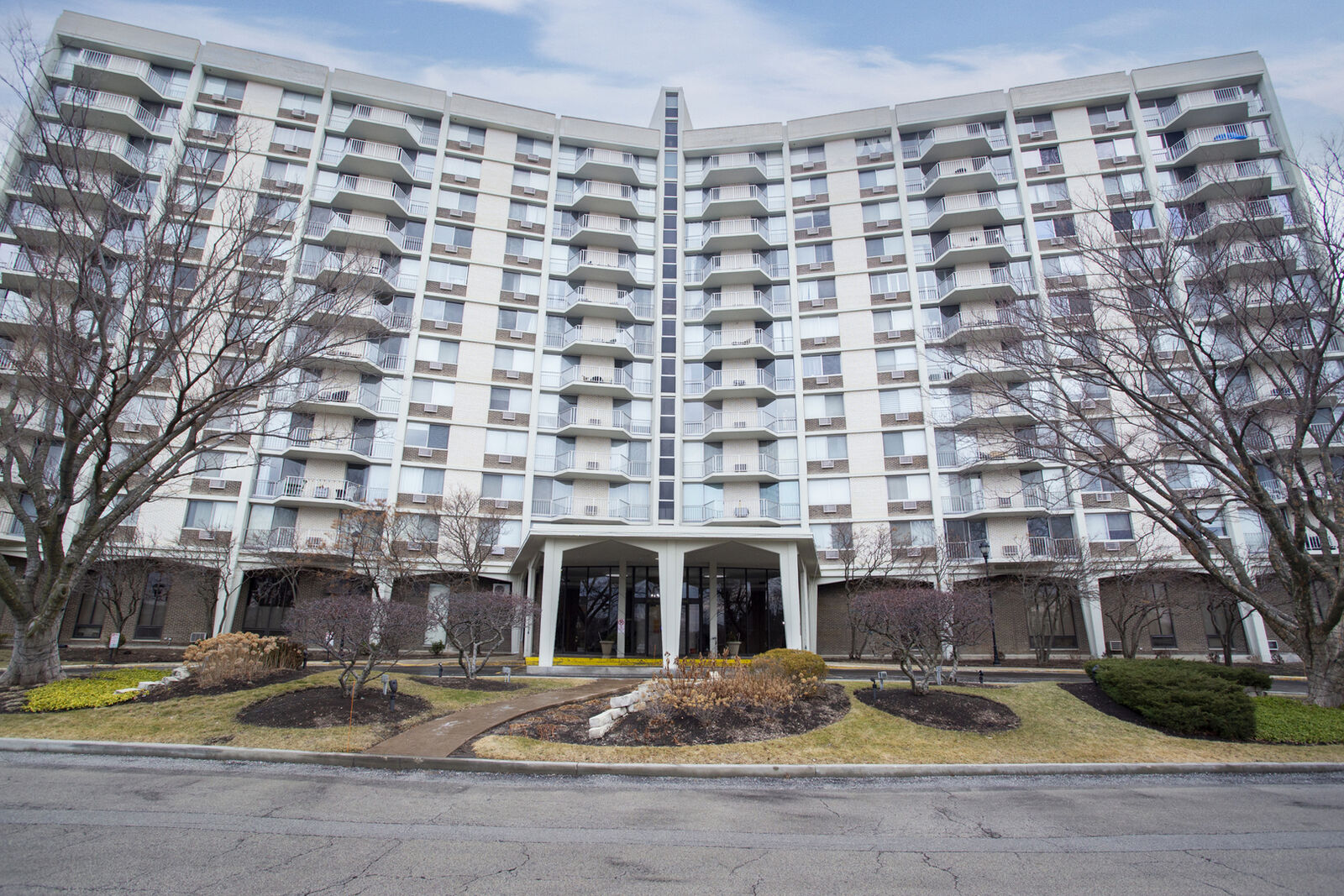 Property Photo:  20 N Tower Road 12J  IL 60523 