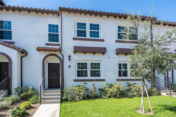 Property Photo:  6747 Pickering C  CA 90601 