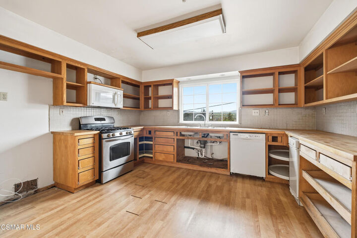 Property Photo:  6130 Birch Street  CA 93063 