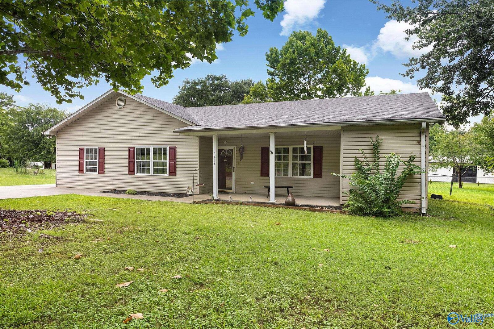 Property Photo:  3816 Browns Valley Road  AL 35976 