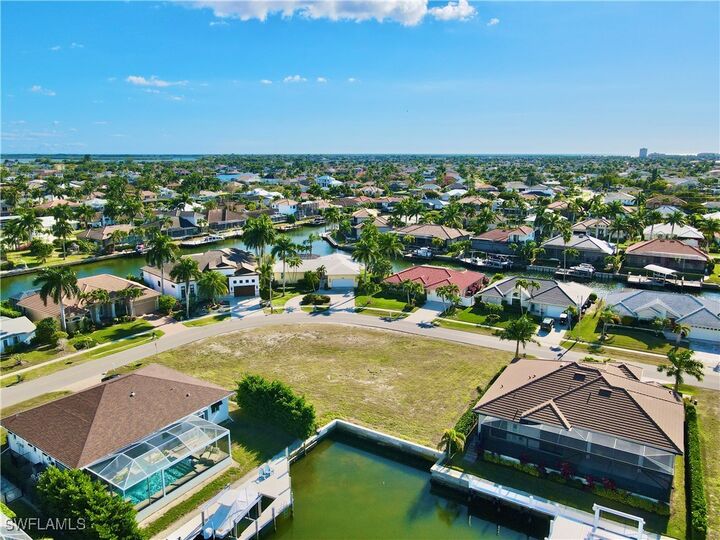 Property Photo:  1540 Buccaneer Court  FL 34145 