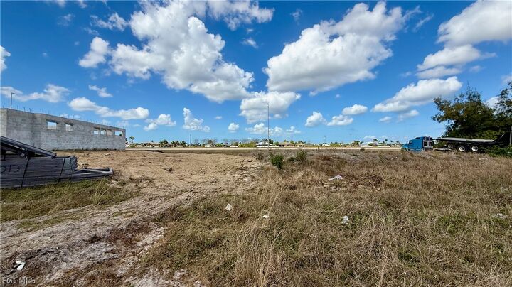 Property Photo:  324 NW 31st Place  FL 33993 