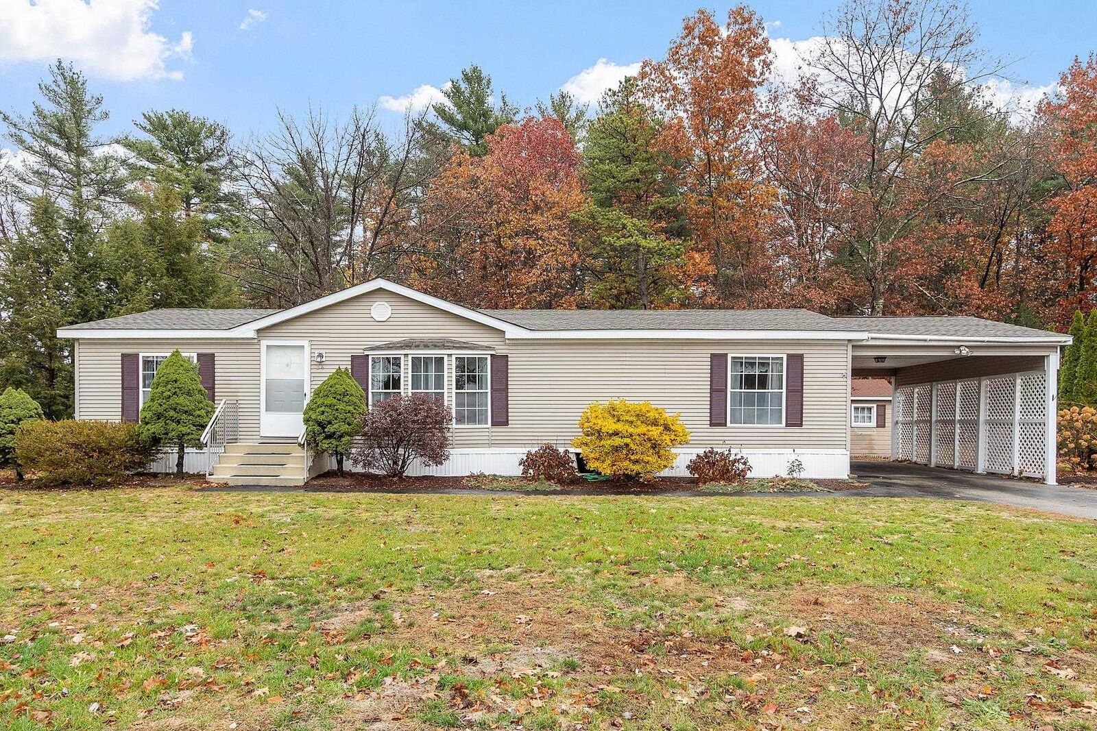 Property Photo: 34 Dianne Street NH 03062