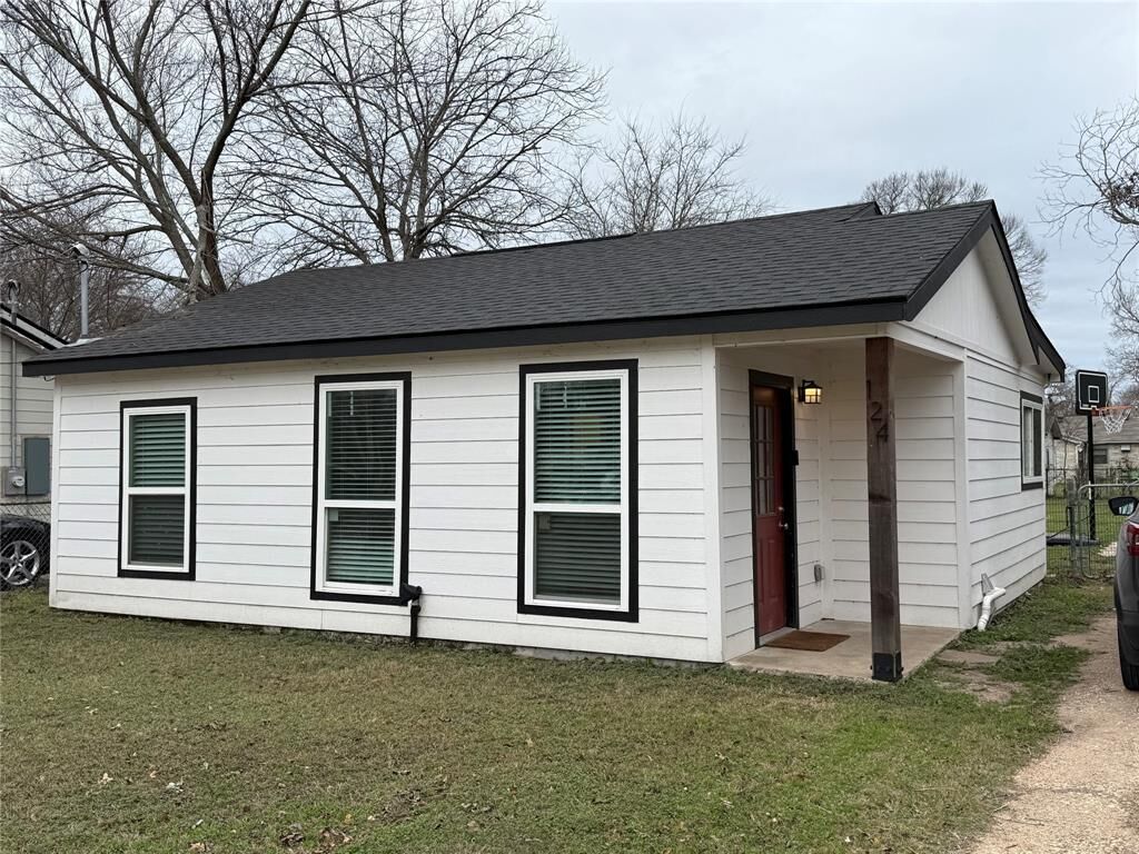 Property Photo:  124 Cedar Street  TX 76705 