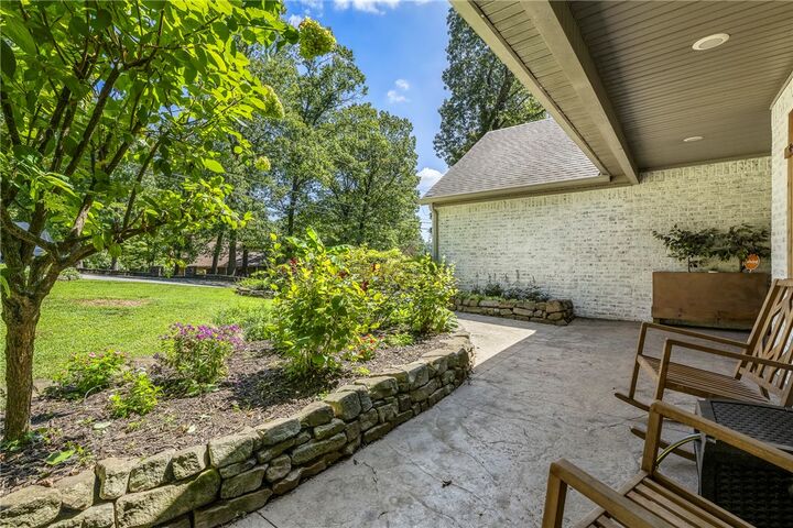 Property Photo:  814 Summit Loop  AR 72756 