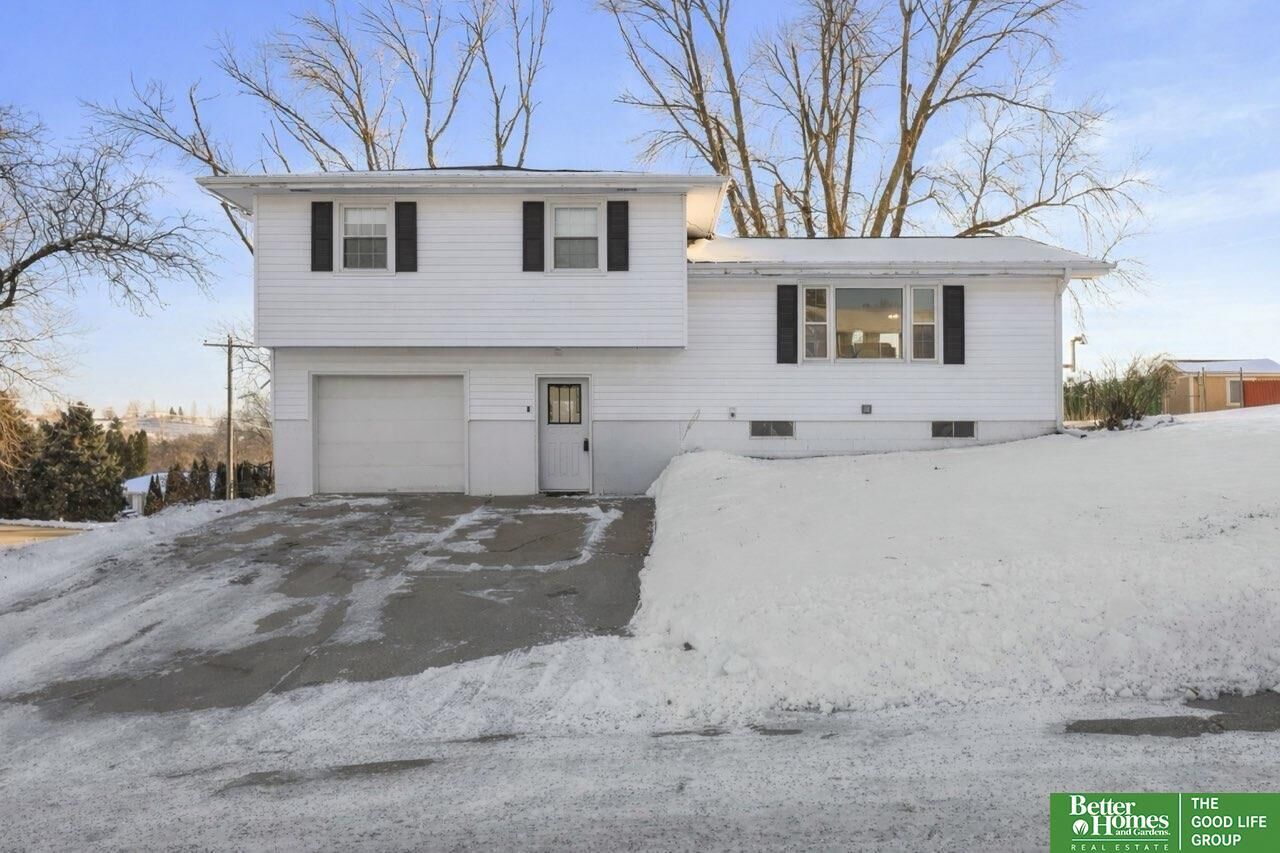 Property Photo:  2001 Hampton Drive  NE 68061 