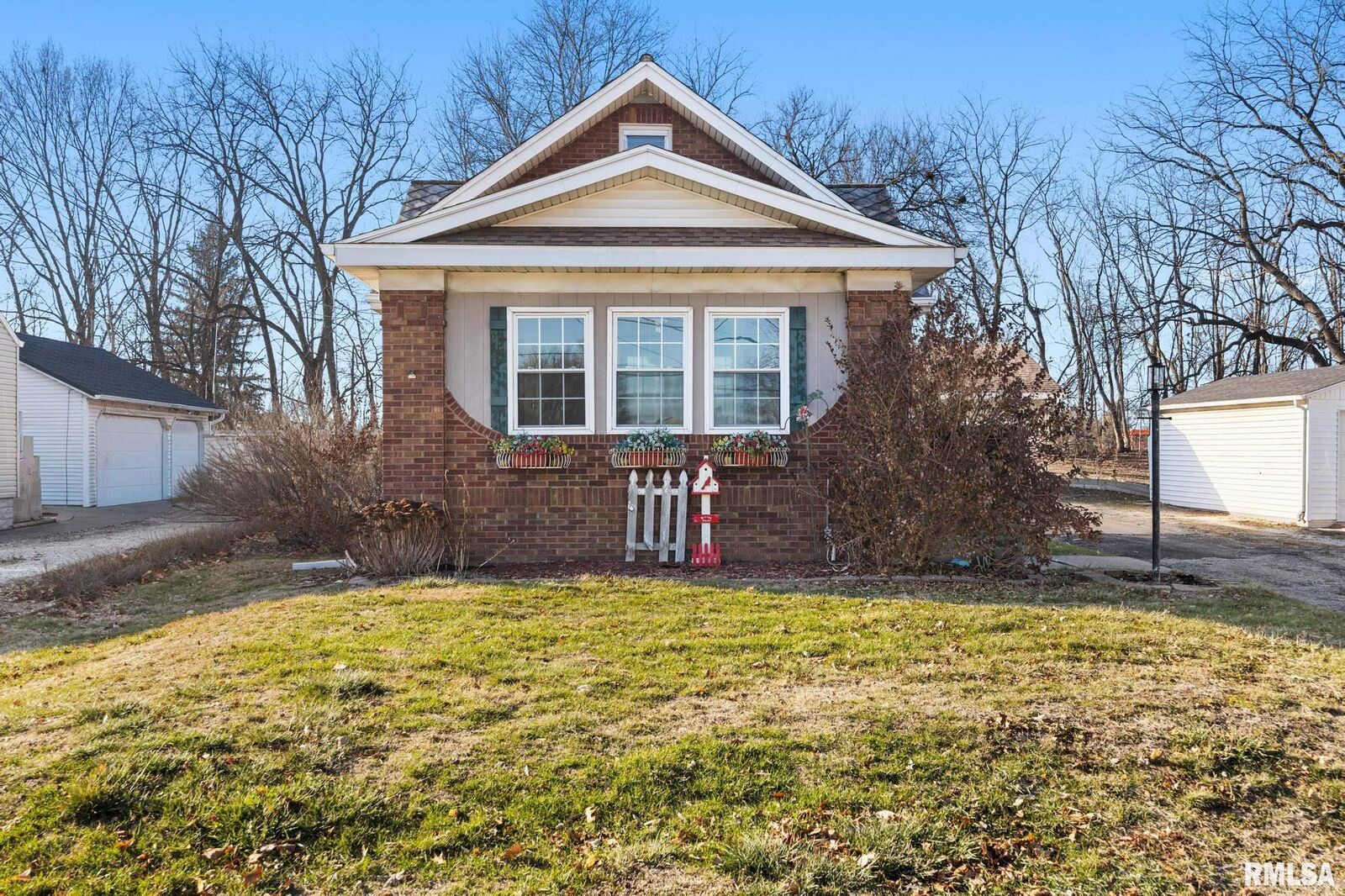 Property Photo:  706 N Main Street  IL 61571 