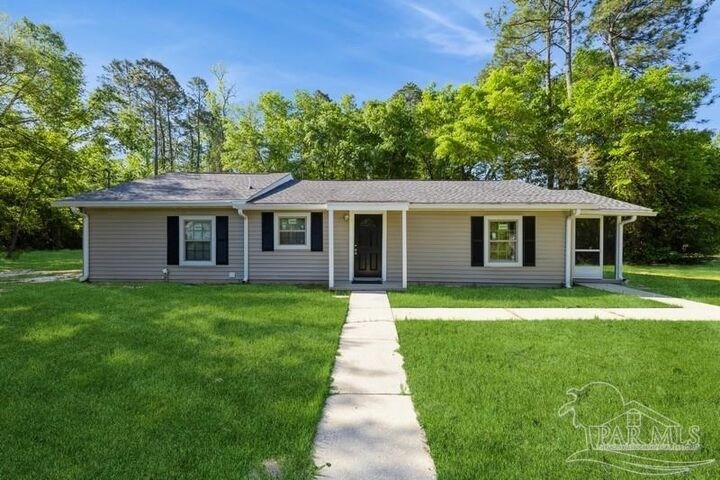 Property Photo:  4818 Parch Rd  FL 32570 