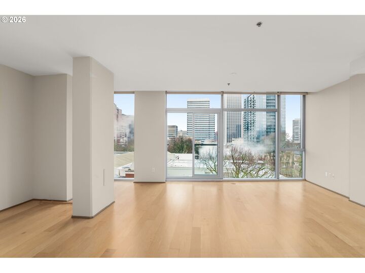 Property Photo:  1221 SW 10th Ave 702  OR 97205 