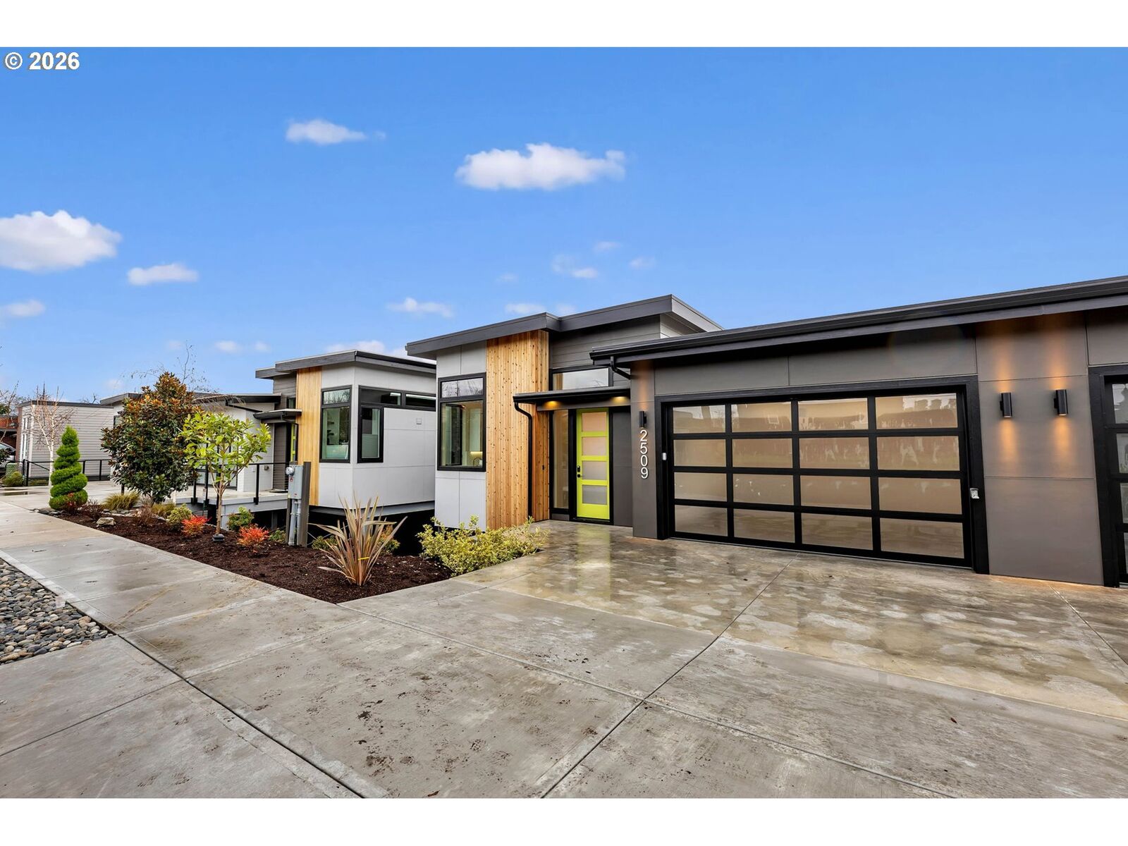 Property Photo:  2509 E 6th St  WA 98661 