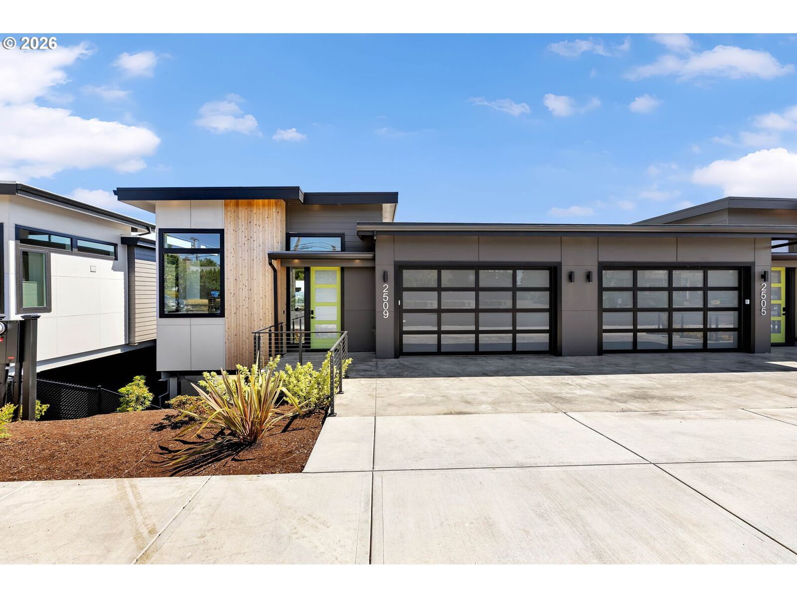 Property Photo:  2509 E 6th St  WA 98661 